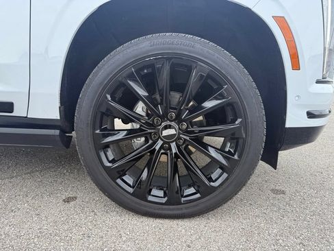 Certified 2026 Cadillac Escalade Sport w/ LPO, ONYX Package AWD/4WD image 17