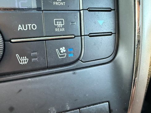 Used 2013 Jeep Grand Cherokee Overland w/ Advance Technology Group image 31