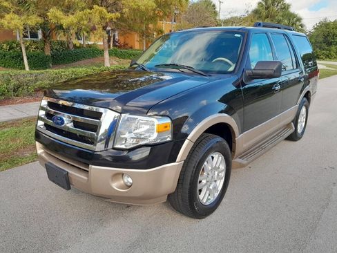 Used 2013 Ford Expedition XLT RWD image 1