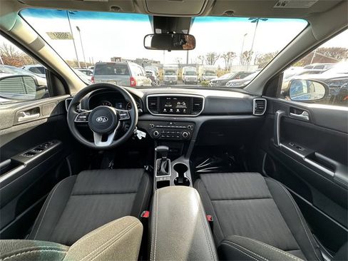 Used 2022 Kia Sportage LX image 3