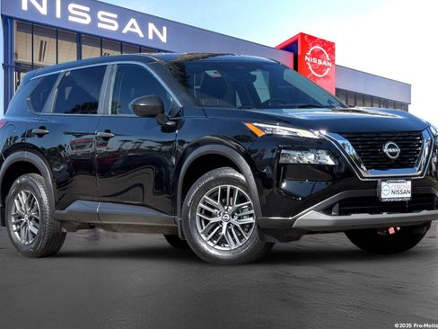 Used 2023 Nissan Rogue S image 1