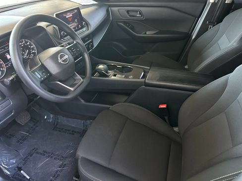 Used 2025 Nissan Rogue S FWD image 9