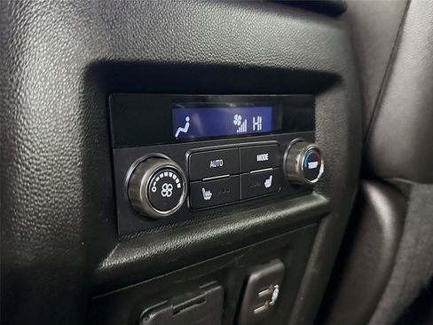 Used 2023 Chevrolet Traverse High Country image 27