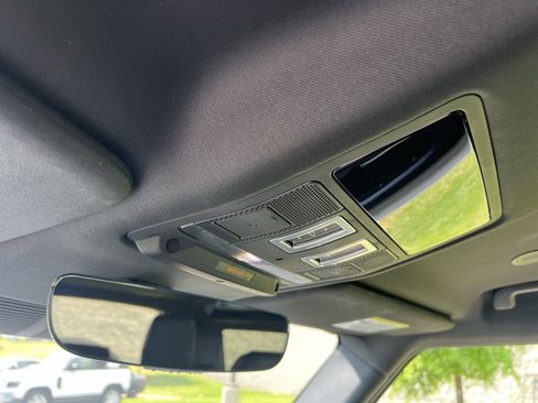 Certified 2023 Land Rover Defender 90 SE image 26