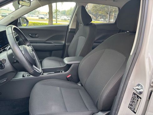 Used 2025 Hyundai Kona SEL image 30
