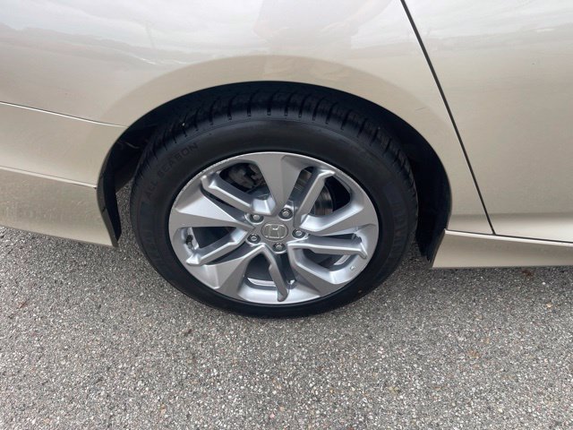 Used 2018 Honda Accord LX image 10
