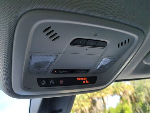 Used 2020 Chevrolet Traverse LT w/ LT Premium Package image 24