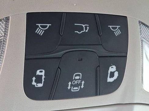 Used 2023 Chrysler Voyager LX FWD image 29