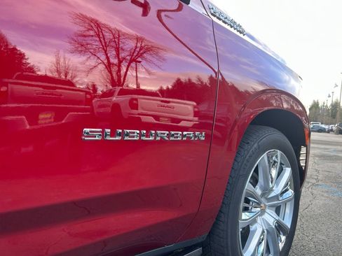 Used 2023 Chevrolet Suburban High Country image 32