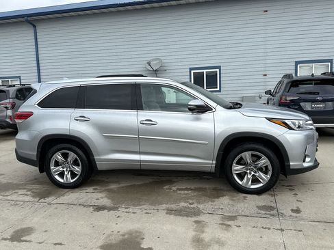 Used 2019 Toyota Highlander Limited image 7