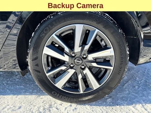 Used 2025 Nissan Versa SV image 9