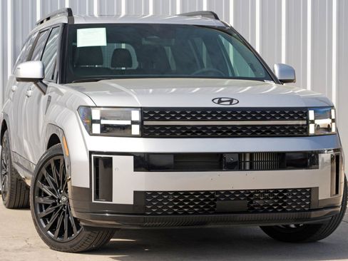 Used 2025 Hyundai Santa Fe Calligraphy image 2