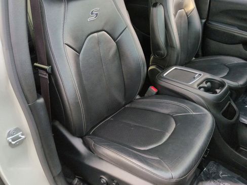 Used 2020 Chrysler Pacifica Touring-L Plus w/ Advanced Safetytec Group image 22