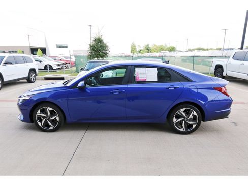 Used 2023 Hyundai Elantra SEL w/ Convenience Package FWD image 3