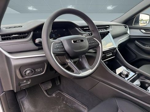 New 2026 Jeep Grand Cherokee Laredo RWD image 4