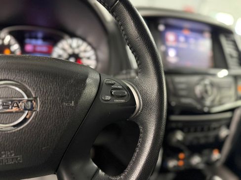 Used 2018 Nissan Pathfinder SV AWD/4WD image 24