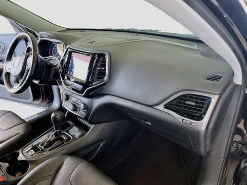 Used 2019 Jeep Cherokee Limited FWD image 30