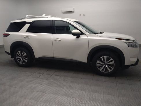 Used 2022 Nissan Pathfinder SL FWD image 11