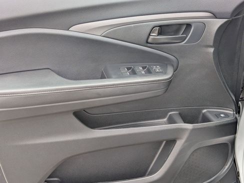 Used 2025 Honda Ridgeline Sport image 14