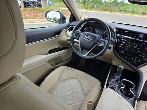 Used 2018 Toyota Camry XLE w/ Audio Package FWD image 9