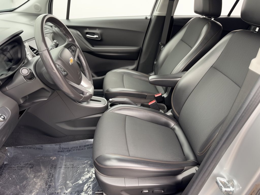Used 2018 Chevrolet Trax LT w/ LT Convenience Package FWD image 5