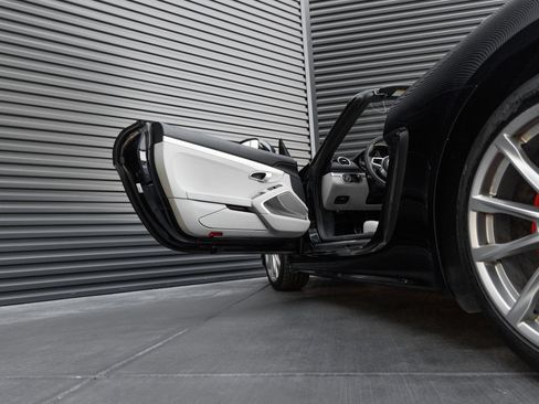 Certified 2025 Porsche 718 Boxster S RWD image 15