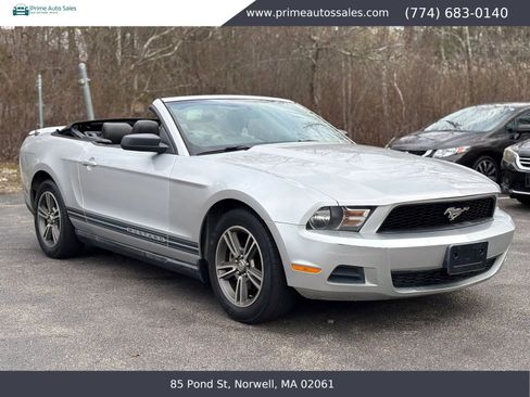 Used 2010 Ford Mustang Convertible RWD image 30