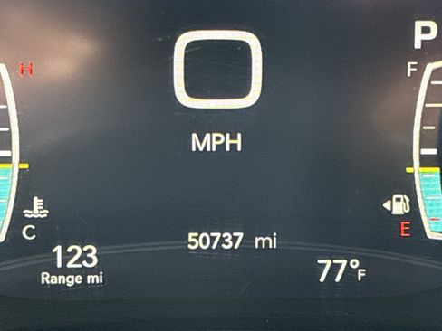 Certified 2025 Chrysler Pacifica Limited FWD image 27