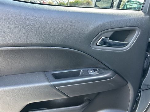 Used 2022 Chevrolet Colorado LT w/ Safety Package image 10