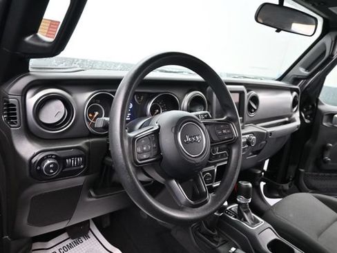 Used 2022 Jeep Gladiator Sport AWD/4WD image 12