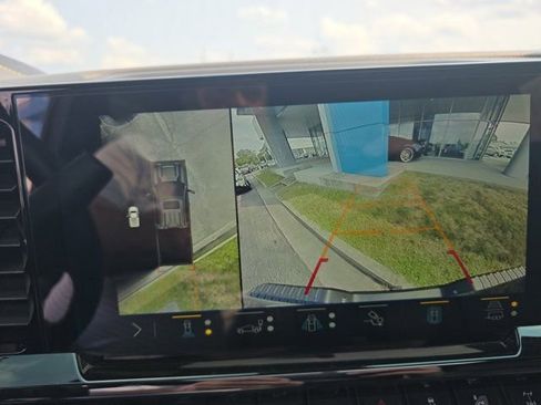 Used 2024 Chevrolet Silverado 2500 ZR2 w/ Technology Package image 49