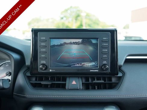 Used 2021 Toyota RAV4 LE AWD/4WD image 10