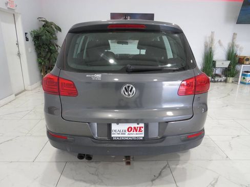 Used 2013 Volkswagen Tiguan S FWD image 3