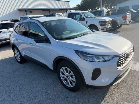Used 2025 Ford Escape Active w/ Tech Pack #1 FWD image 3