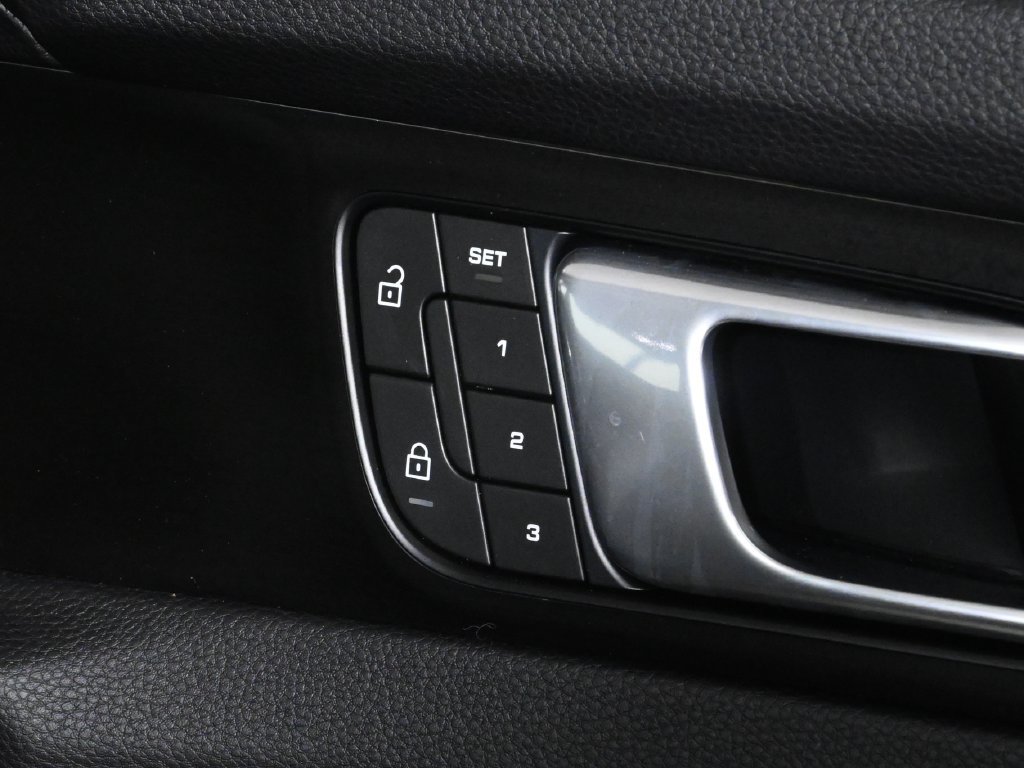 Used 2023 Porsche Panamera 4 Platinum Edition AWD/4WD image 42