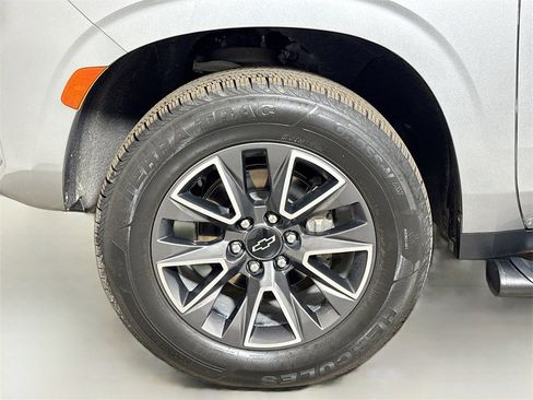 Certified 2023 Chevrolet Suburban Z71 w/ Luxury Package image 31