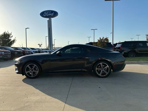 Used 2024 Ford Mustang Coupe RWD image 3