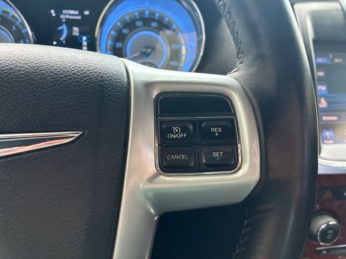 Used 2014 Chrysler 300 RWD image 26
