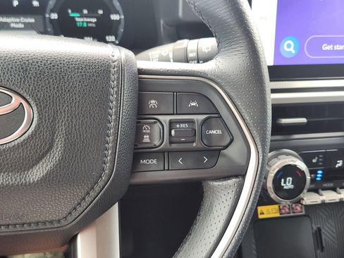 Used 2025 Toyota 4Runner Limited image 31