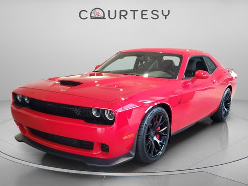 Used 2015 Dodge Challenger SRT Hellcat image 1