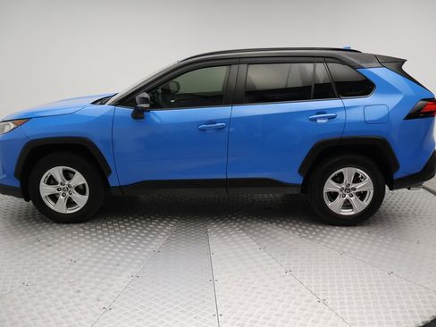 Used 2019 Toyota RAV4 XLE w/ Convenience Package FWD image 12