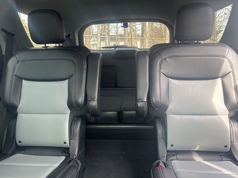 Used 2022 Ford Explorer XLT w/ Equipment Group 202A image 13