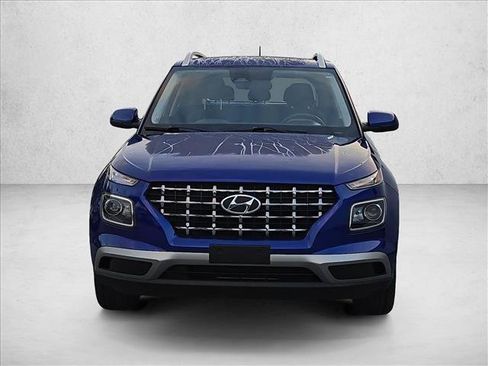 Used 2023 Hyundai Venue SEL FWD image 2