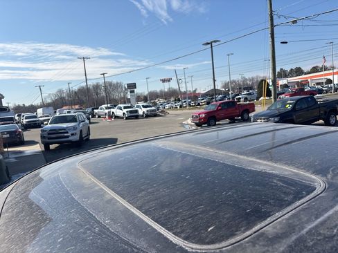 Used 2023 Chevrolet Silverado 1500 High Country w/ Technology Package image 12