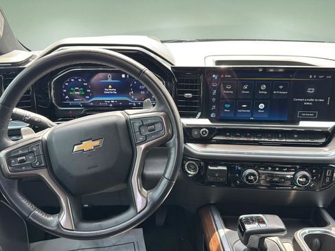 Used 2022 Chevrolet Silverado 1500 High Country w/ Technology Package RWD image 9