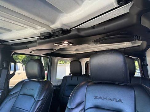 Used 2023 Jeep Wrangler Unlimited Sahara AWD/4WD image 25