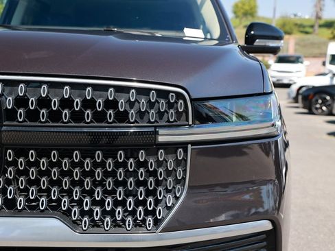 Used 2025 Lincoln Navigator Reserve AWD/4WD image 5