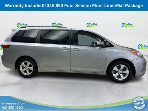 Used 2017 Toyota Sienna LE image 4