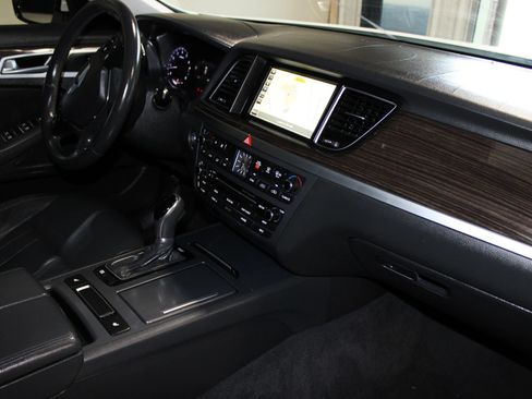 Used 2016 Hyundai Genesis 3.8 RWD image 29