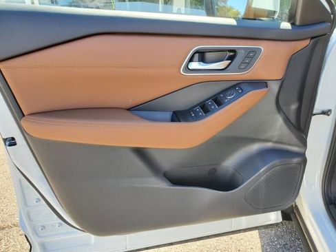 New 2026 Nissan Rogue Platinum w/ Platinum Premium Package image 17